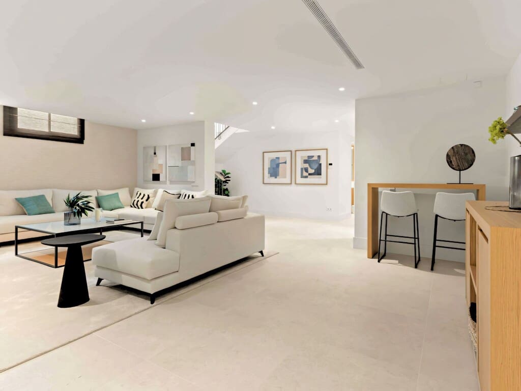 5 bedroom Villa for sale in San Pedro de Alcantara with pool garage - € 3,695,000 (Ref: 9714446)