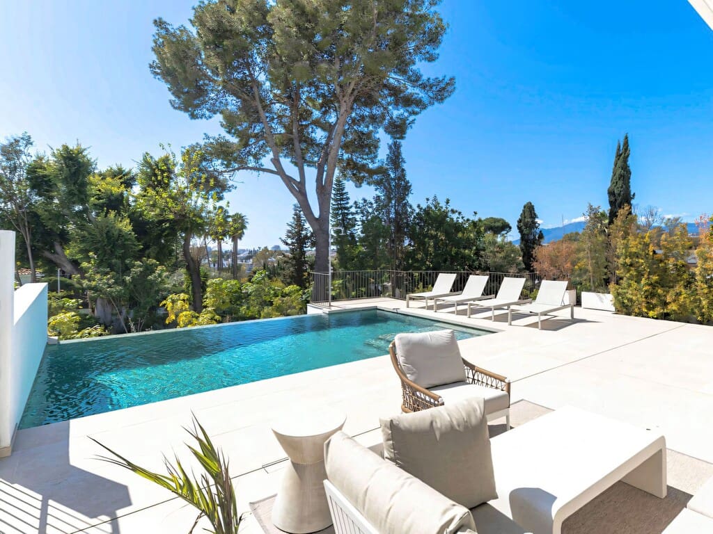 5 bedroom Villa for sale in San Pedro de Alcantara with pool garage - € 3,695,000 (Ref: 9714446)