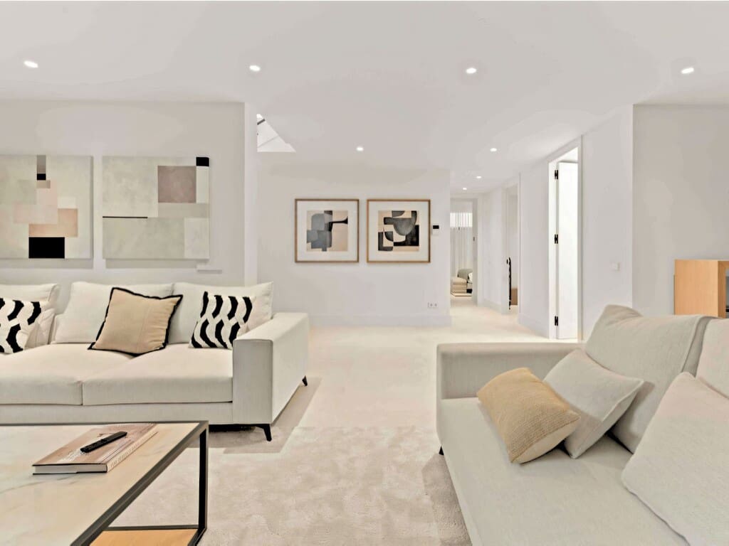 5 bedroom Villa for sale in San Pedro de Alcantara with pool garage - € 3,695,000 (Ref: 9714446)