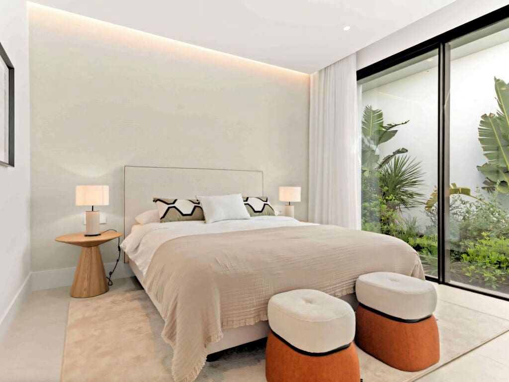 5 bedroom Villa for sale in San Pedro de Alcantara with pool garage - € 3,695,000 (Ref: 9714446)