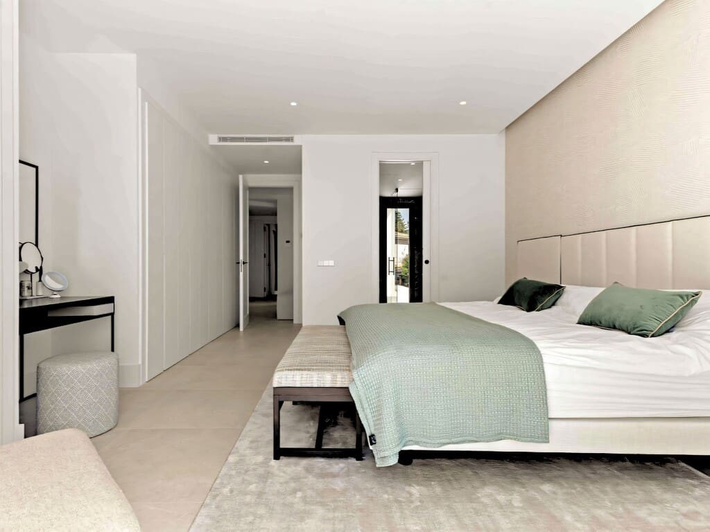 5 bedroom Villa for sale in San Pedro de Alcantara with pool garage - € 3,695,000 (Ref: 9714446)