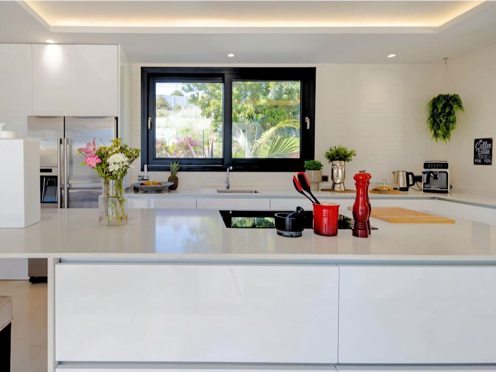 6 bedroom Villa for sale in Nueva Andalucia with pool garage - € 4,100,000 (Ref: 9714447)