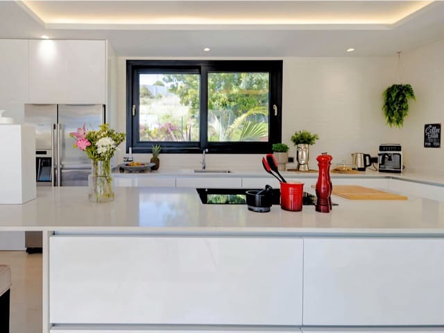 6 bedroom Villa for sale in Nueva Andalucia, Marbella with pool garage - € 4,100,000 (Ref: 9714447)