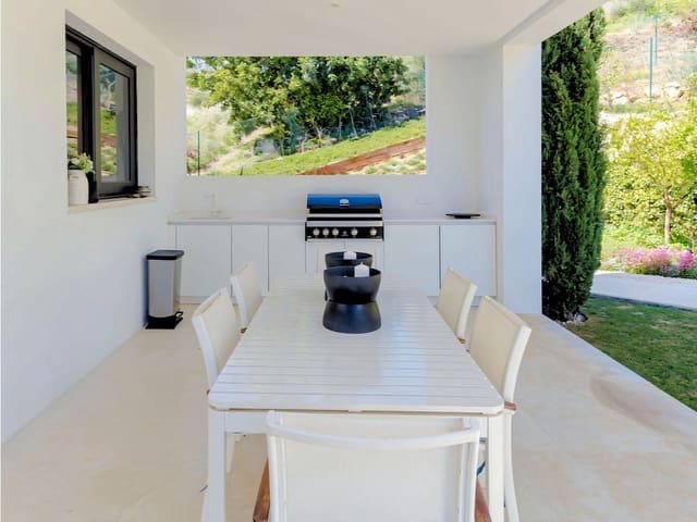 6 bedroom Villa for sale in Nueva Andalucia, Marbella with pool garage - € 4,100,000 (Ref: 9714447)