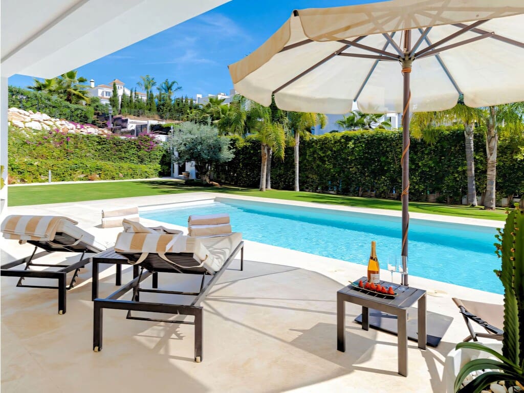 6 bedroom Villa for sale in Nueva Andalucia with pool garage - € 4,100,000 (Ref: 9714447)