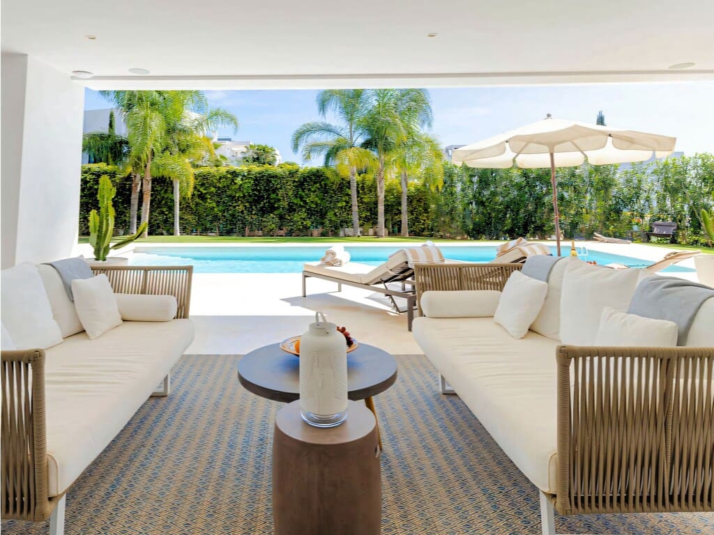 6 bedroom Villa for sale in Nueva Andalucia with pool garage - € 4,100,000 (Ref: 9714447)