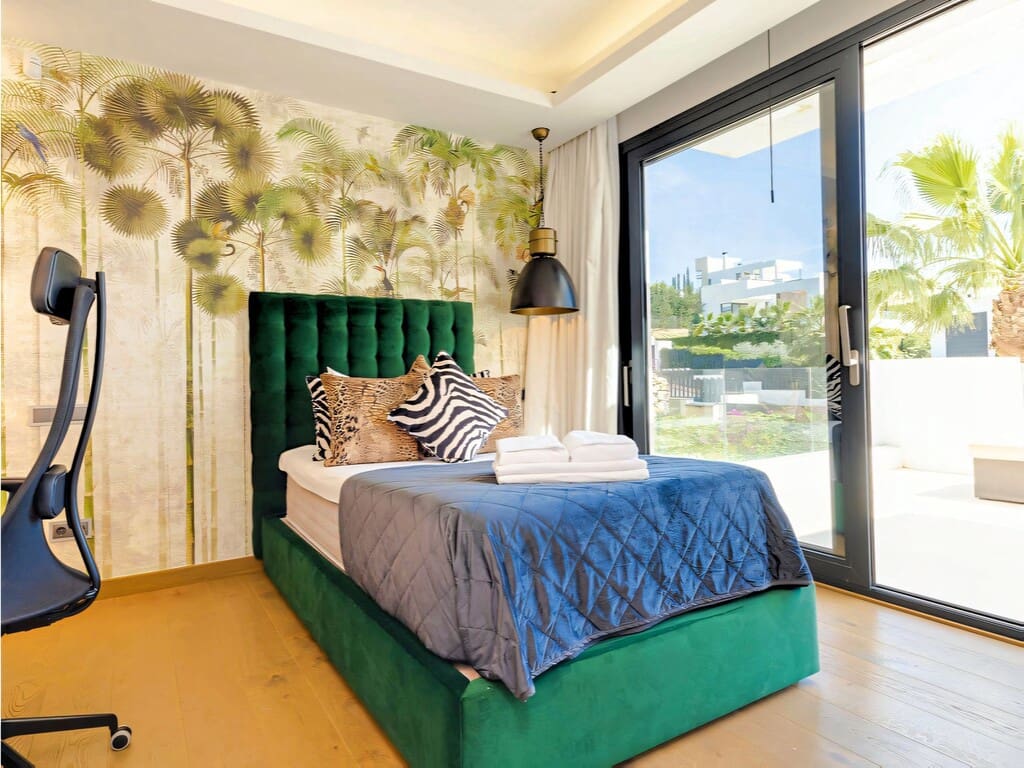 6 bedroom Villa for sale in Nueva Andalucia with pool garage - € 4,100,000 (Ref: 9714447)