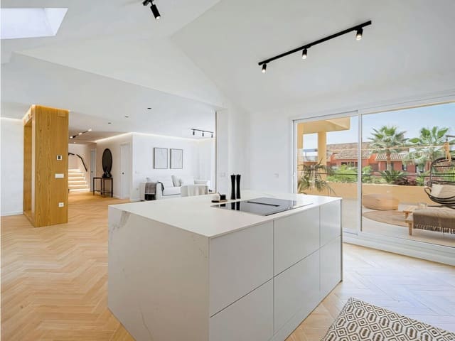 3 soverom Penthouse til salgs i New Golden Mile, Estepona med svømmebasseng garasje - € 995 000 (Ref: 9719413)