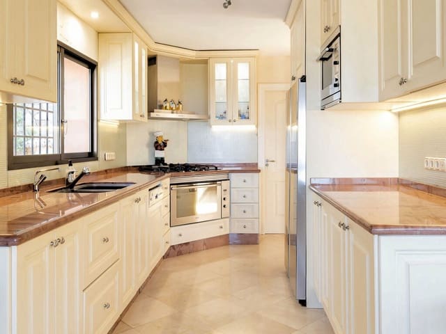 5 camera da letto Villa in vendita in El Rosario, Marbella con piscina - 2.950.000 € (Rif: 9721039)