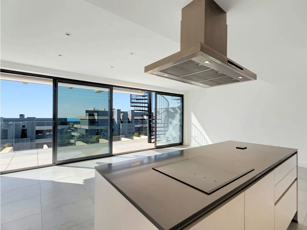 3 bedroom Penthouse for sale in New Golden Mile with pool garage - € 725,000 (Ref: 9721040)