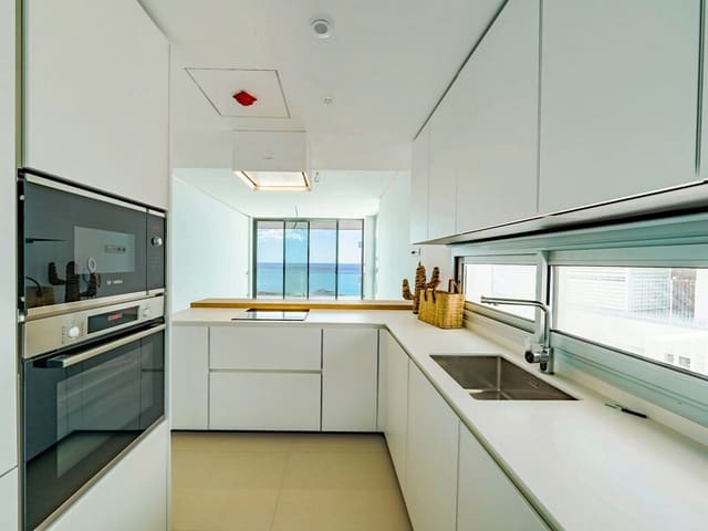 2 soverom Penthouse til salgs i El Higuerón, Fuengirola med svømmebasseng garasje - € 775 000 (Ref: 9726289)