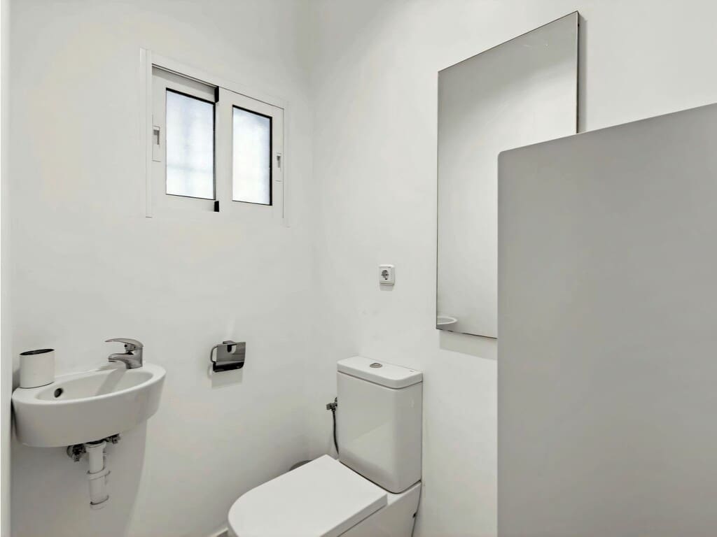 2 bedroom Townhouse for sale in Marbella with pool - € 450,000 (Ref: 9726290)