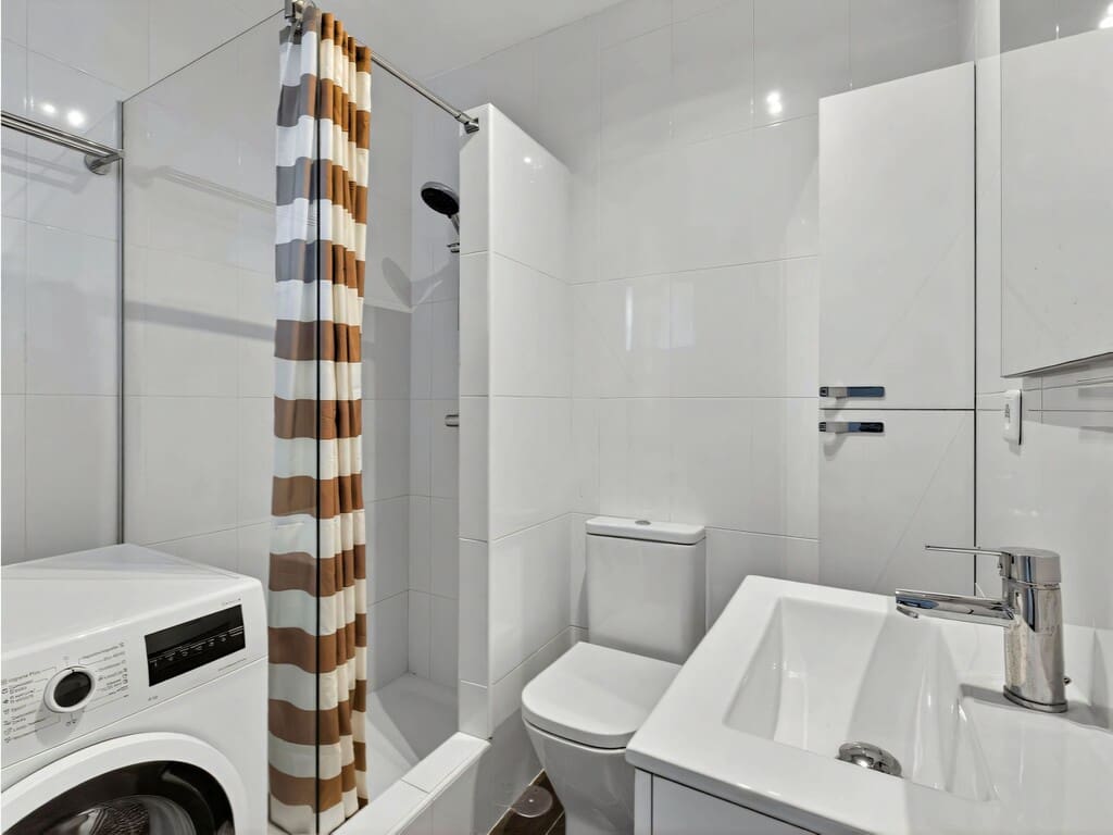 2 bedroom Townhouse for sale in Marbella with pool - € 450,000 (Ref: 9726290)