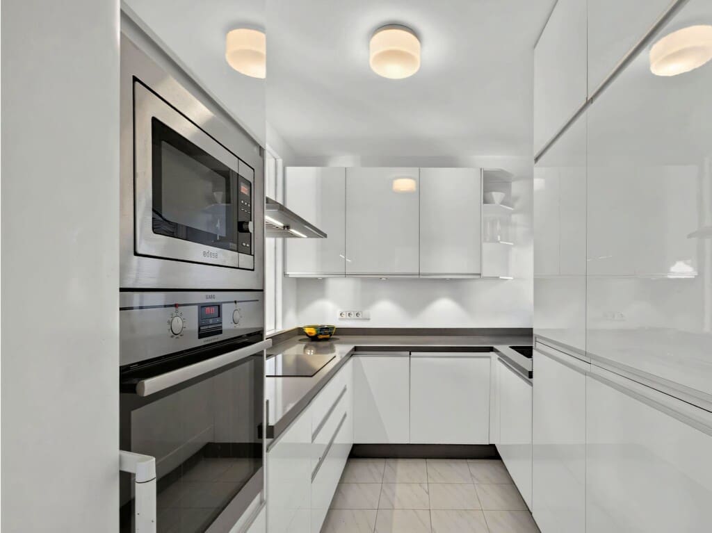 2 bedroom Townhouse for sale in Marbella with pool - € 450,000 (Ref: 9726290)