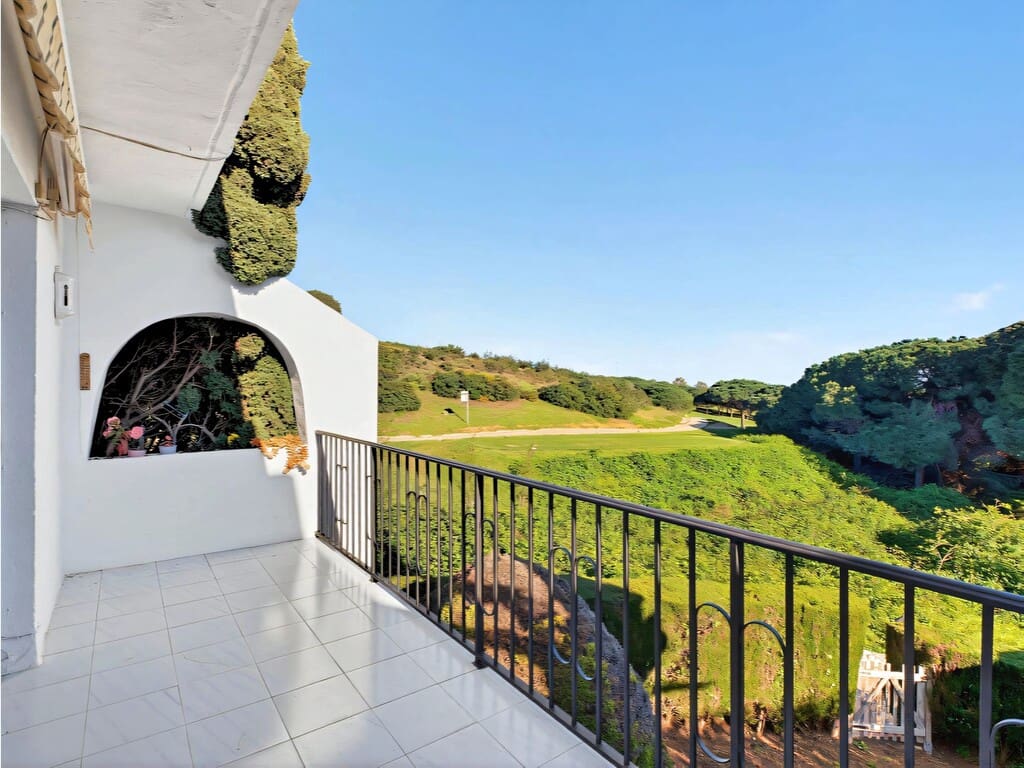 2 bedroom Townhouse for sale in Marbella with pool - € 450,000 (Ref: 9726290)