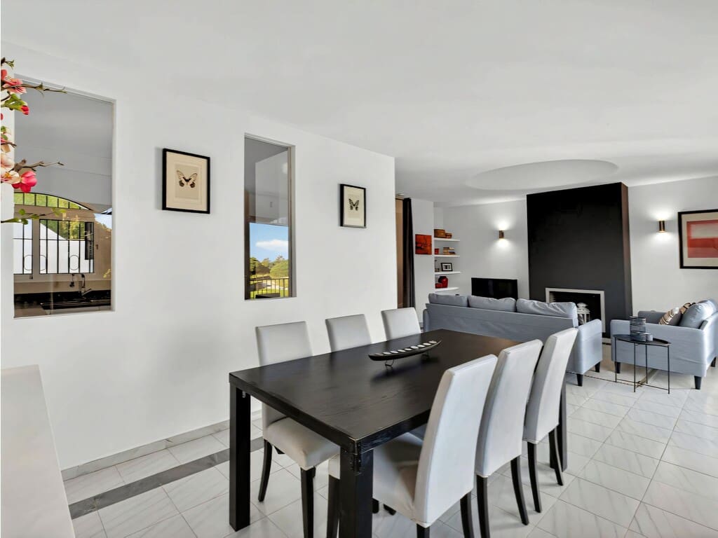 2 bedroom Townhouse for sale in Marbella with pool - € 450,000 (Ref: 9726290)