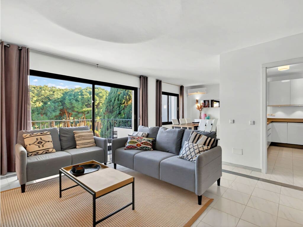 2 bedroom Townhouse for sale in Marbella with pool - € 450,000 (Ref: 9726290)