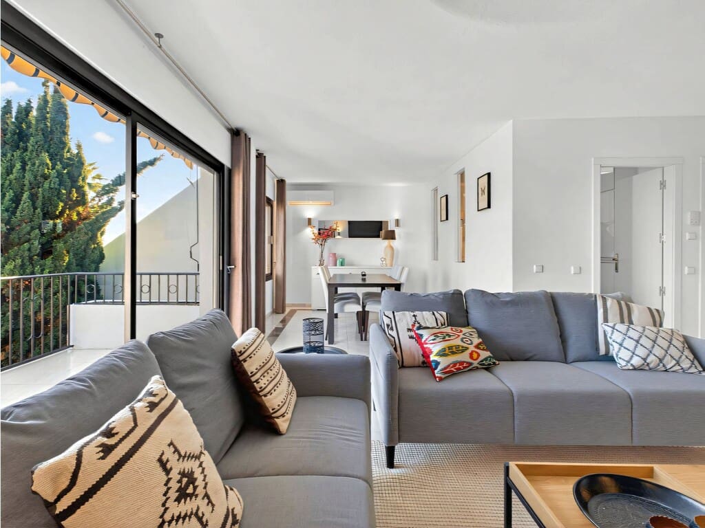 2 bedroom Townhouse for sale in Marbella with pool - € 450,000 (Ref: 9726290)