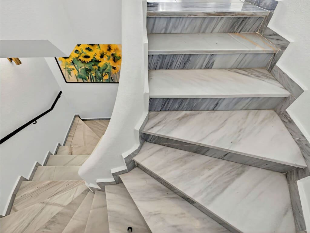 2 bedroom Townhouse for sale in Marbella with pool - € 450,000 (Ref: 9726290)