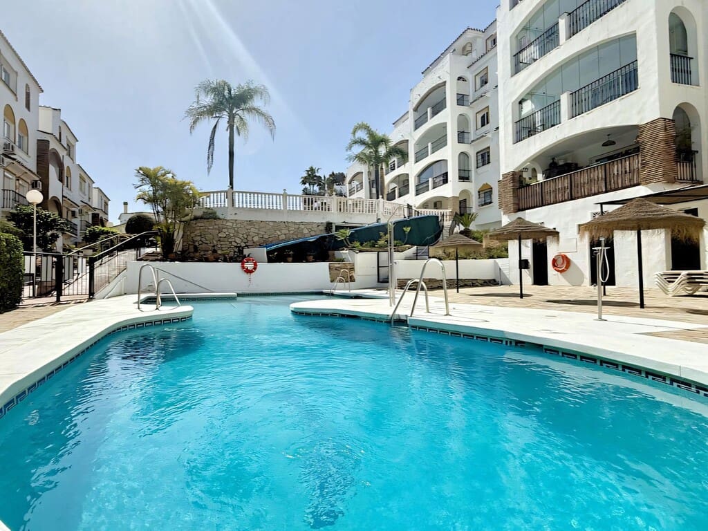 3 bedroom Apartment for sale in Calahonda with pool - € 335,000 (Ref: 9731730)