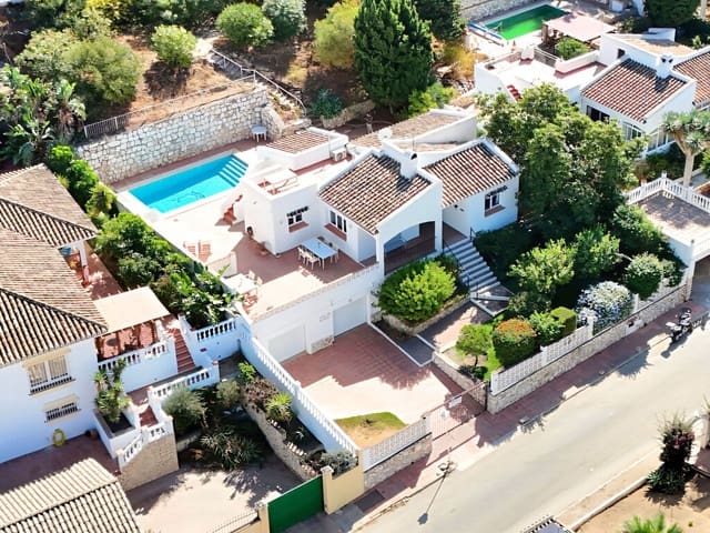 Chalet de 3 habitaciones en Mijas Costa, Mijas en venta con piscina garaje - 699.000 € (Ref: 9731731)