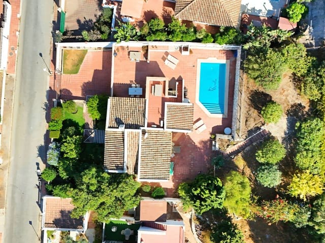 Chalet de 3 habitaciones en Mijas Costa, Mijas en venta con piscina garaje - 699.000 € (Ref: 9731731)
