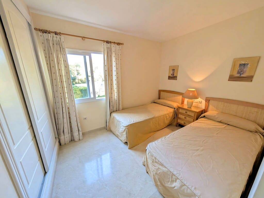 3 bedroom Apartment for sale in Elviria with pool garage - € 560,000 (Ref: 9731732)