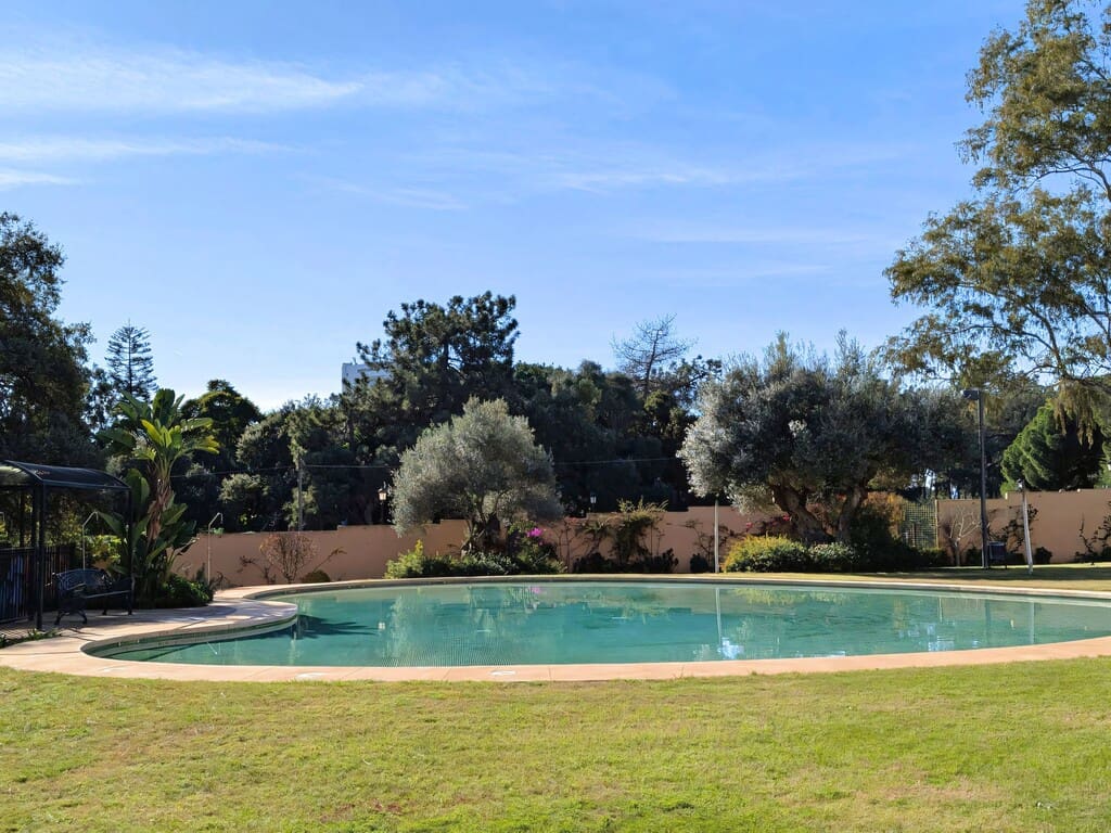 3 bedroom Apartment for sale in Elviria with pool garage - € 560,000 (Ref: 9731732)
