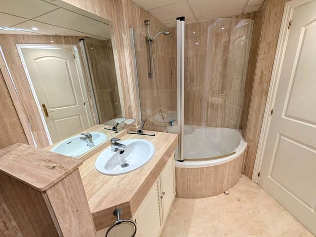 3 quarto Apartamento para venda em Elviria, Marbella com piscina garagem - 560 000 € (Ref: 9731732)