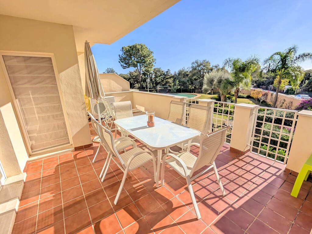 3 bedroom Apartment for sale in Elviria with pool garage - € 560,000 (Ref: 9731732)