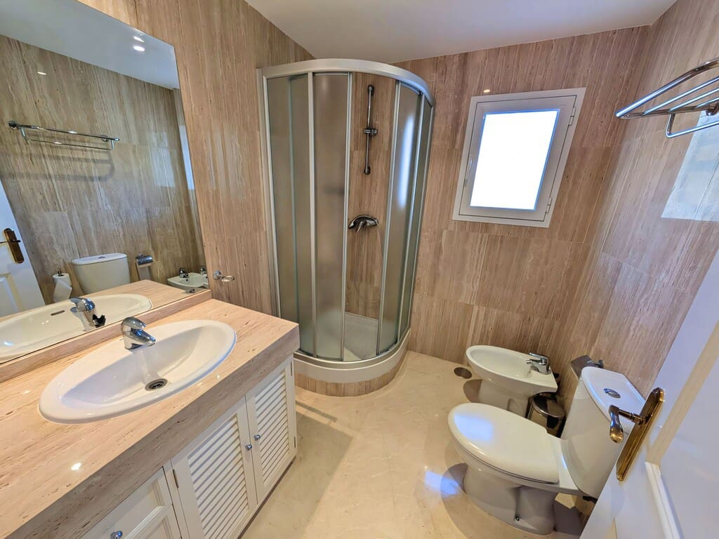 3 bedroom Apartment for sale in Elviria with pool garage - € 560,000 (Ref: 9731732)