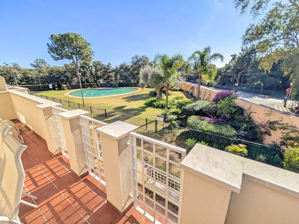 3 bedroom Apartment for sale in Elviria with pool garage - € 560,000 (Ref: 9731732)