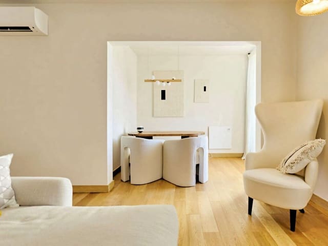 Apartamento de 2 habitaciones en Puerto Banus, Marbella en venta con piscina garaje - 1.100.000 € (Ref: 9731733)