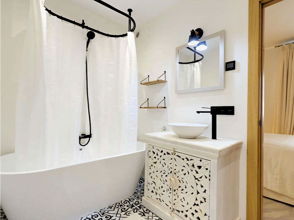 Apartamento de 2 habitaciones en Puerto Banus en venta con piscina garaje - 1.100.000 € (Ref: 9731733)