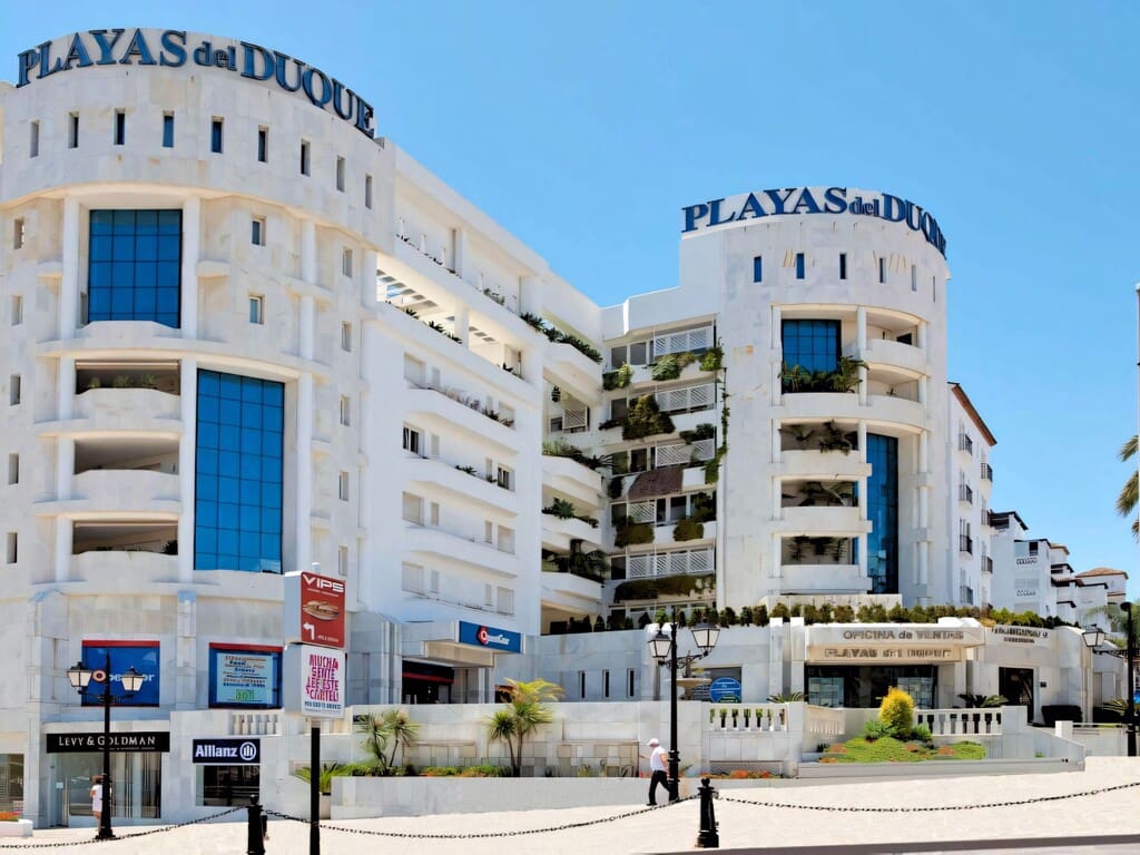 Apartamento de 2 habitaciones en Puerto Banus en venta con piscina garaje - 1.100.000 € (Ref: 9731733)