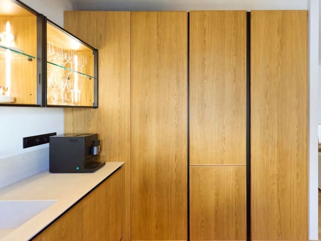 Apartamento de 2 habitaciones en Puerto Banus, Marbella en venta con piscina garaje - 1.100.000 € (Ref: 9731733)