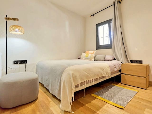 Apartamento de 2 habitaciones en Puerto Banus, Marbella en venta con piscina garaje - 1.100.000 € (Ref: 9731733)