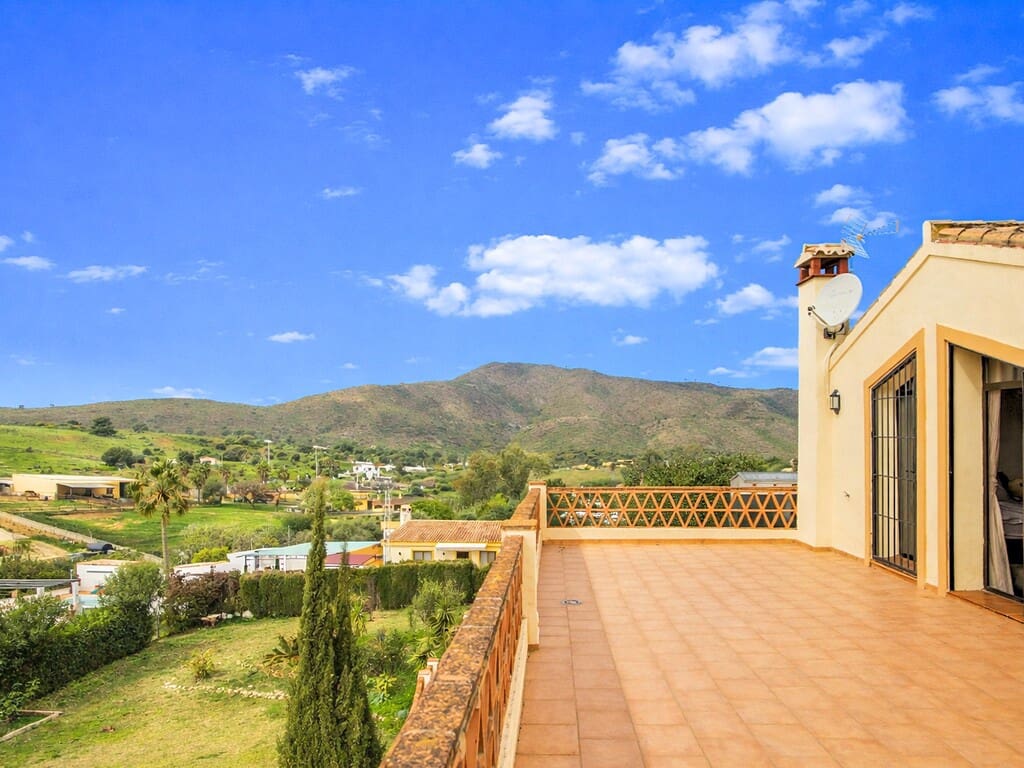 3 bedroom Finca/Country House for sale in Entrerrios - € 895,000 (Ref: 9735257)