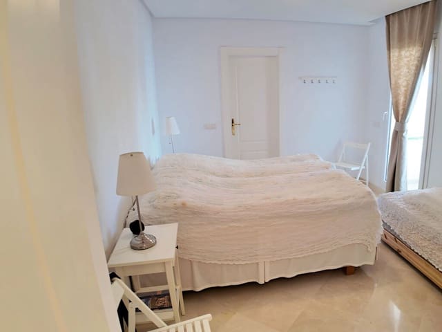 2 sypialnia Apartament na sprzedaż w Nueva Andalucia, Marbella z basenem garażem - 595 000 € (Ref: 9735258)