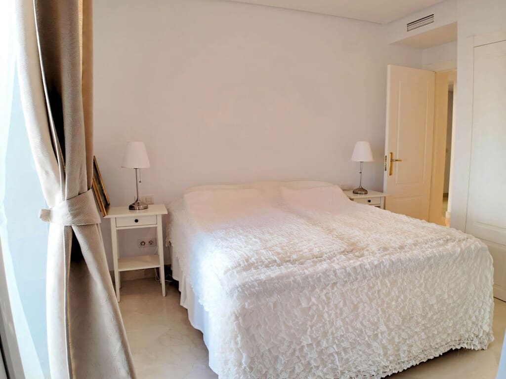 2 bedroom Apartment for sale in Nueva Andalucia with pool garage - € 595,000 (Ref: 9735258)