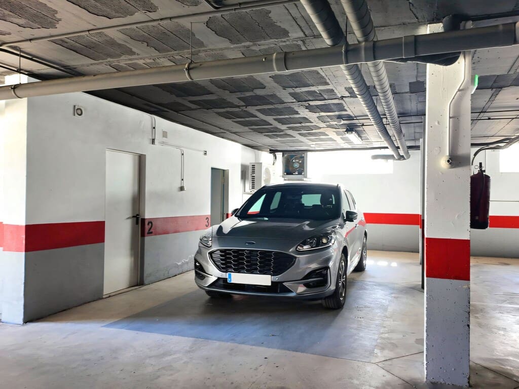 2 bedroom Apartment for sale in Nueva Andalucia with pool garage - € 595,000 (Ref: 9735258)