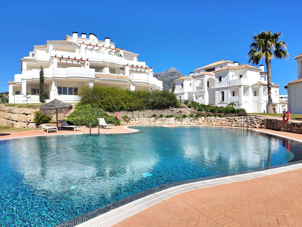 2 bedroom Apartment for sale in Nueva Andalucia with pool garage - € 595,000 (Ref: 9735258)
