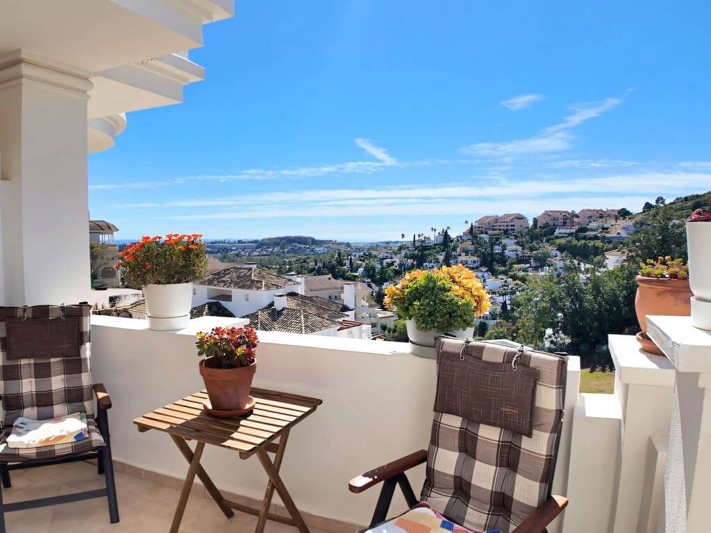 2 bedroom Apartment for sale in Nueva Andalucia with pool garage - € 595,000 (Ref: 9735258)
