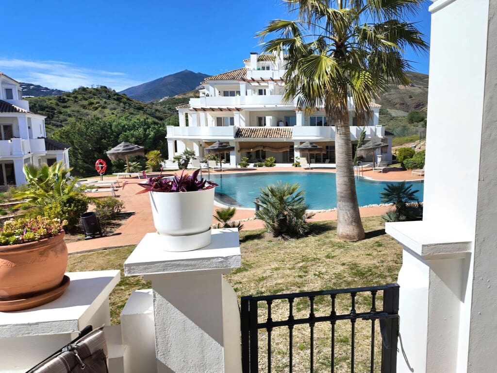 2 bedroom Apartment for sale in Nueva Andalucia with pool garage - € 595,000 (Ref: 9735258)