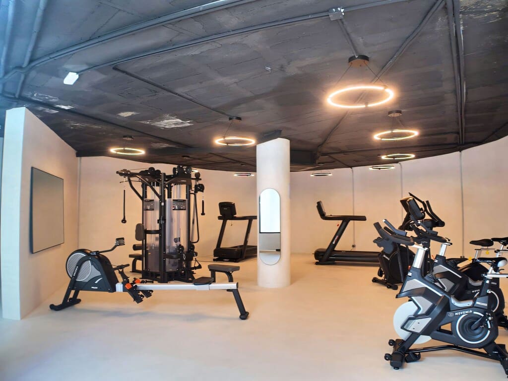 2 bedroom Apartment for sale in Nueva Andalucia with pool garage - € 595,000 (Ref: 9735258)