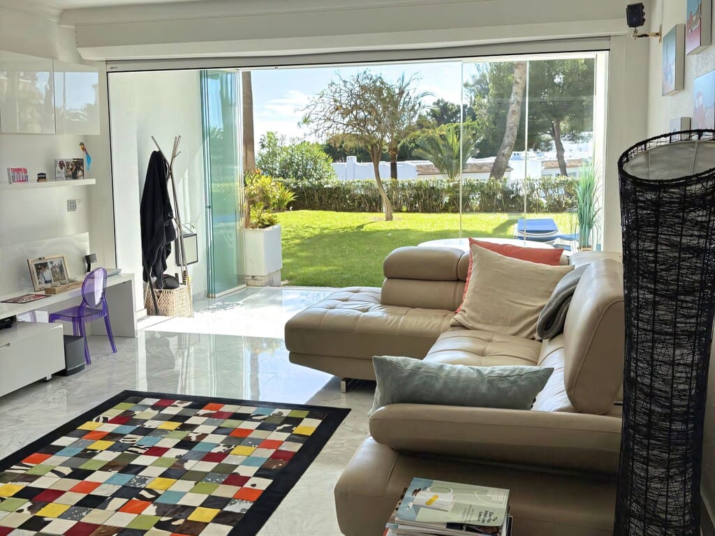 2 bedroom Apartment for sale in Mijas Costa with pool - € 375,000 (Ref: 9741549)