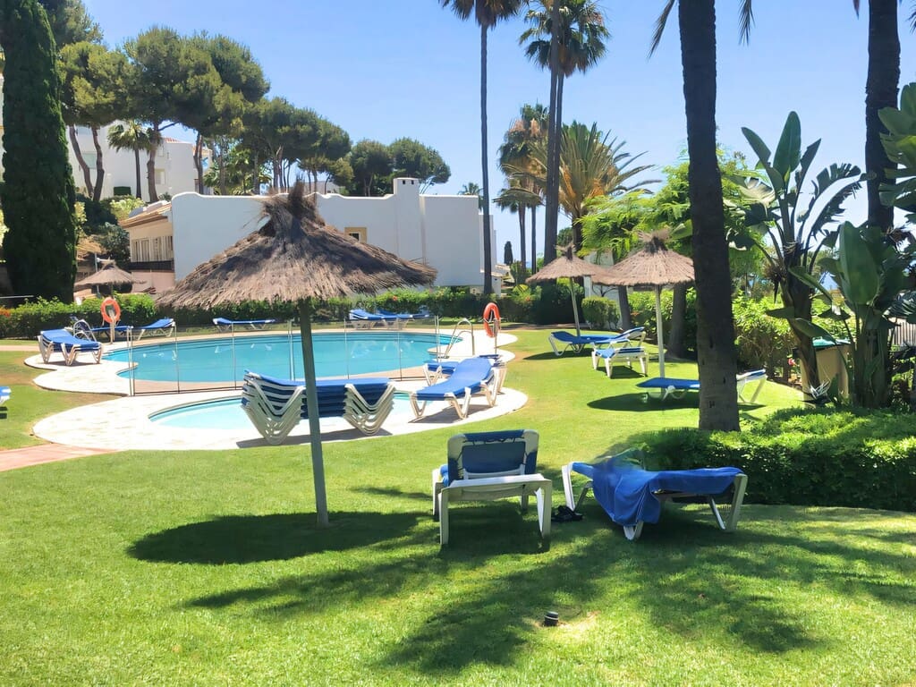 2 bedroom Apartment for sale in Mijas Costa with pool - € 375,000 (Ref: 9741549)