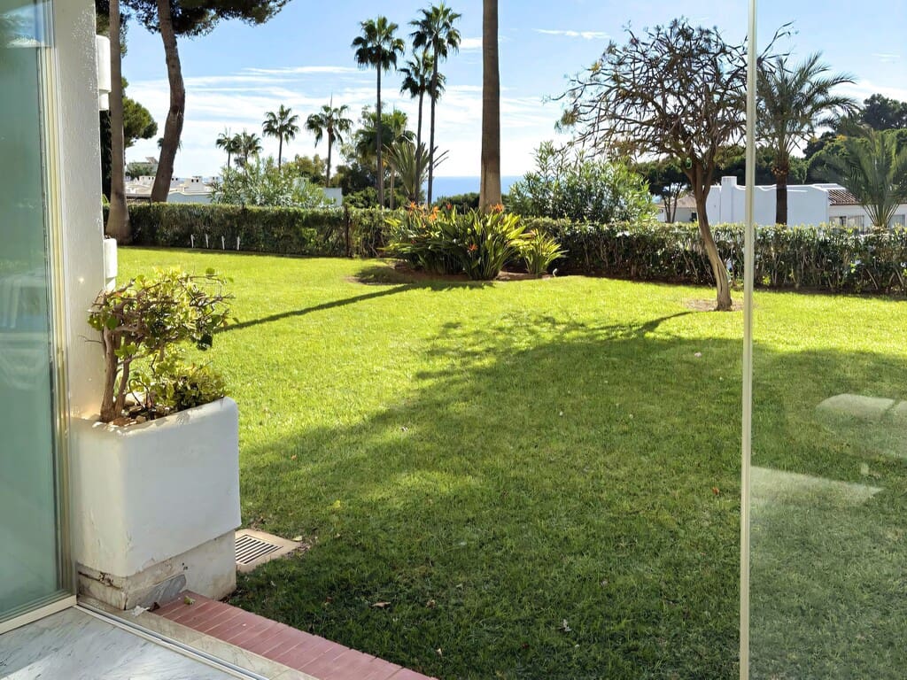 2 bedroom Apartment for sale in Mijas Costa with pool - € 375,000 (Ref: 9741549)