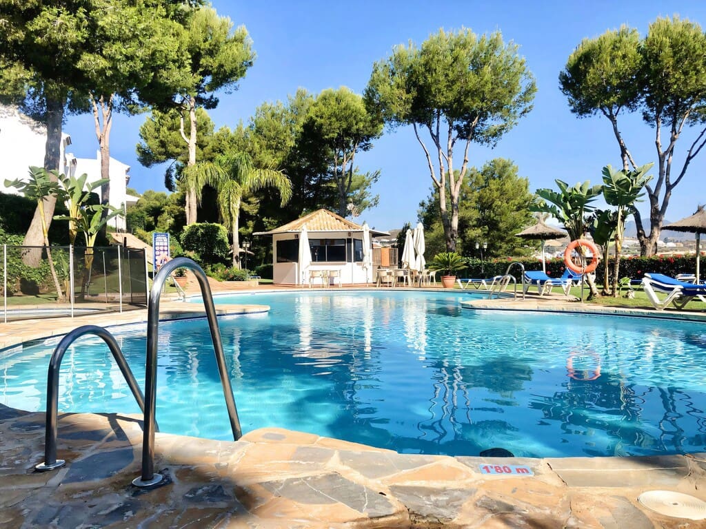 2 bedroom Apartment for sale in Mijas Costa with pool - € 375,000 (Ref: 9741549)