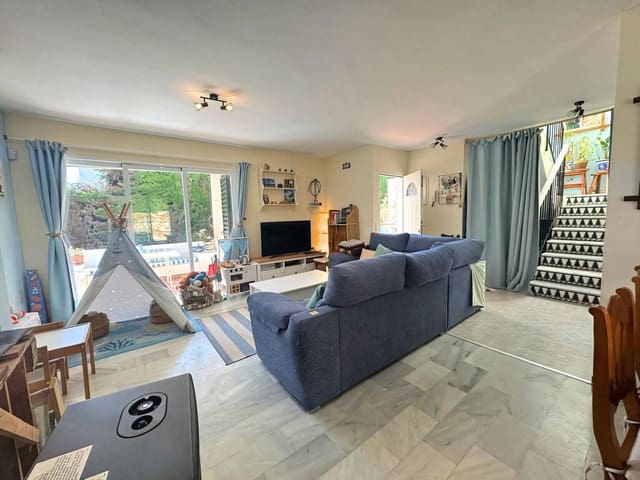 Casa de 3 habitaciones en Atalaya-Isdabe, Estepona en venta con piscina garaje - 355.000 € (Ref: 9744059)